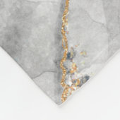 abstrakter Hintergrund, kreative Textur der weißen Fleecedecke (Ecke)