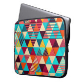 Abstrakter Hintergrund mit Dreiecksformen. Moderne Laptopschutzhülle (Vorderseite Links)