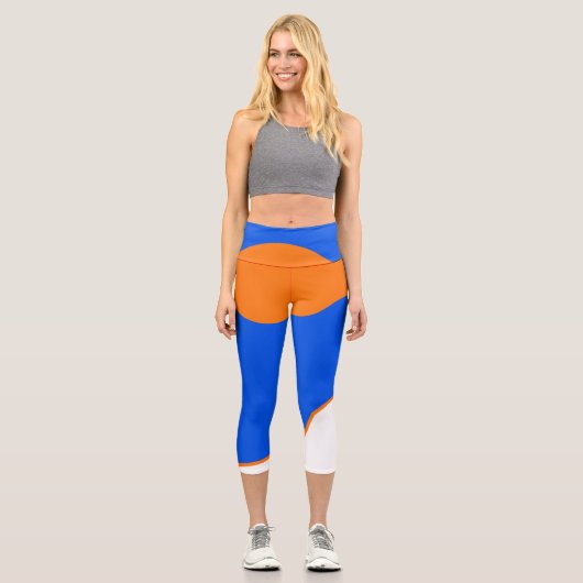 Abstrakter Kunstglockenspiel Pasta Orange Blue Capri Leggings (Vorderseite)