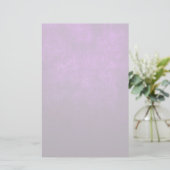 Abstrakter Lila Hintergrund oder Papier mit Hell (Stehend Vorderseite)