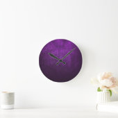 Abstrakter Lila Hintergrund oder Papier mit hellem Runde Wanduhr (Zuhause)
