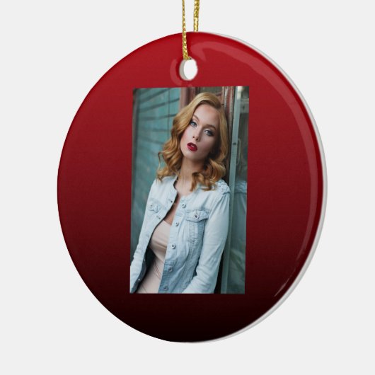 abstrakter Marsala-Rotburgunder Keramik Ornament (Links)