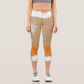 Abstrakter moderner Kunststil in orangefarbenem We Capri Leggings (Vorderseite)