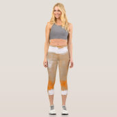 Abstrakter moderner Kunststil in orangefarbenem We Capri Leggings (Vorderseite)