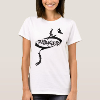 Abstrakter Parkour drehen um T-Shirt