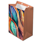 Abstrakter Pfau Mittlere Geschenktüte (Vorderseite Schrägansicht)