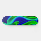 Abstrakter Regenbogen in grün und blau Skateboard (Horizontal)