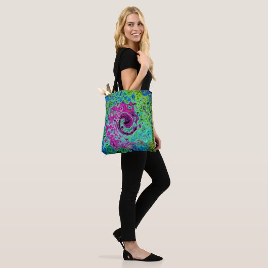 Abstrakter Retro-Swirl in Pink und Blau Groovy Tasche (Am Model)