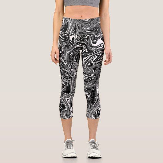 Abstrakter schwarzer und weißer Flüssig-Marmor Capri Leggings (Vorderseite)