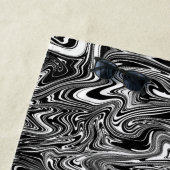 Abstrakter schwarzer und weißer Flüssig-Marmor Strandtuch (Beispiel)