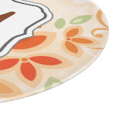 Abstrakter Strudel-Blumenorange mit Monogramm Schneidebrett (Ecke)