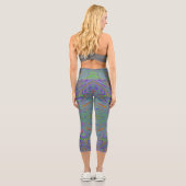 Abstrakter Trippy-Lila, Orange und grüner Schmette Capri Leggings (Rückseite)