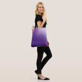 Abstrakter unscharfer Gradientenhintergrund in Hel Tasche (Am Model)