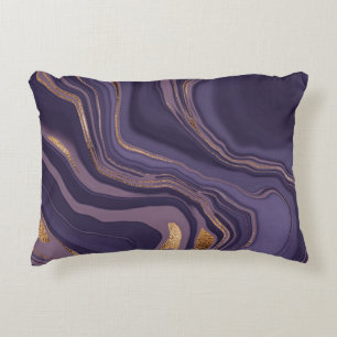 Abstrakter violetter Marmor mit Gold Dekokissen