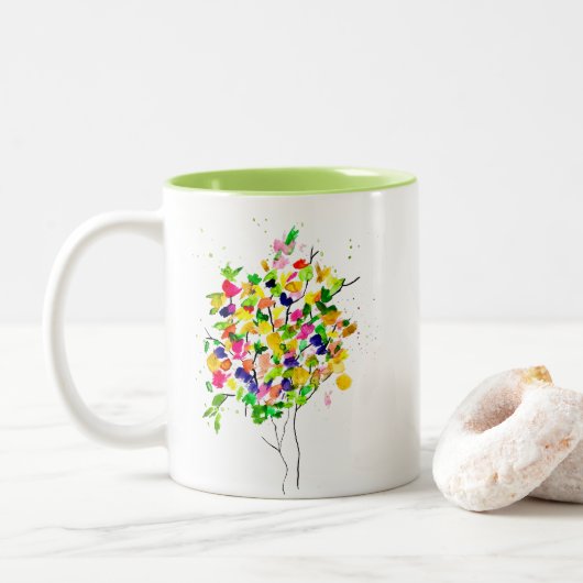 Abstrakter, wasserfarbener Baum Zweifarbige Tasse (Mit Donut)
