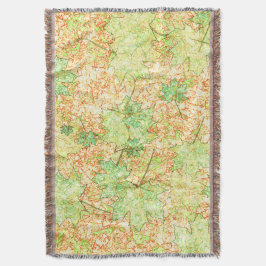 Abstraktes Acerblatt auf zerkratztem Boden, beige Decke