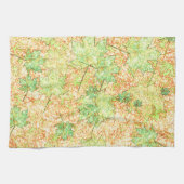 Abstraktes Acerblatt auf zerkratztem Boden, beige Geschirrtuch (Horizontal)