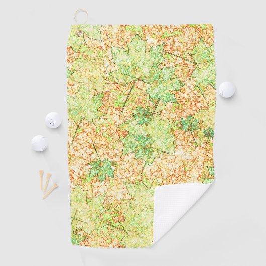 Abstraktes Acerblatt auf zerkratztem Boden, beige Golfhandtuch (Insitu)