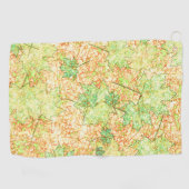 Abstraktes Acerblatt auf zerkratztem Boden, beige Golfhandtuch (Horizontal)