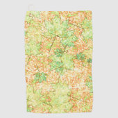 Abstraktes Acerblatt auf zerkratztem Boden, beige Golfhandtuch (Vorderseite)