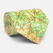 Abstraktes Acerblatt auf zerkratztem Boden, beige Krawatte (Gerollt)