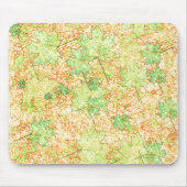 Abstraktes Acerblatt auf zerkratztem Boden, beige Mousepad (Vorne)