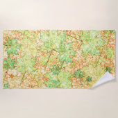 Abstraktes Acerblatt auf zerkratztem Boden, beige Strandtuch (Vorderseite)