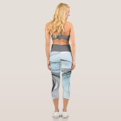Abstraktes Anthracite Grau Blau Modernes Fraktal K Capri Leggings (Rückseite)