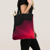 Abstraktes Bild in Schwarz und Rot Tasche (Von Nahem)