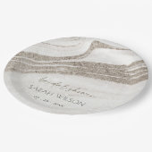 Abstraktes Blassgoldmarmor Agate Brautparty Pappteller (Schrägansicht)