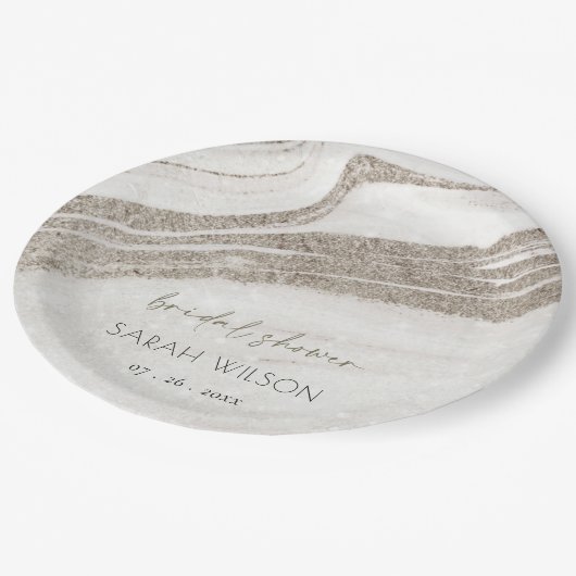 Abstraktes Blassgoldmarmor Agate Brautparty Pappteller (Schrägansicht)