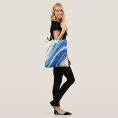 Abstraktes Blau- und Goldmarmormuster Tasche (Am Model)