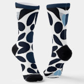 Abstraktes blau-weiß geometrisches Muster Socken (Gewinkelt)