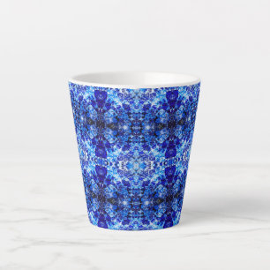 Abstraktes blaues Blumenmuster Milchtasse