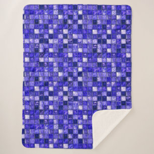 Abstraktes blaues Mosaikdesign mit leuchtenden Tex Sherpadecke