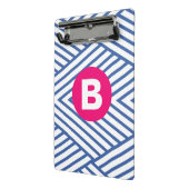 Abstraktes blaues Streifenmuster mit rosa Monogram Mini Klemmbrett (Gewinkelt2)