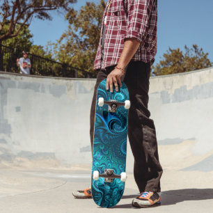 Abstraktes blaues und Aquamarines Spiralmuster Skateboard