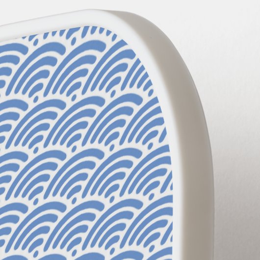 Abstraktes blaues Wellenmuster am Ufer Pickleball Schläger (Linke Seite)