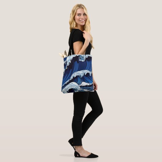 Abstraktes Blue Ocean Waves Artwork im japanischen Tasche (Am Model)