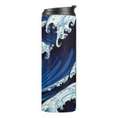 Abstraktes Blue Ocean Waves Artwork im japanischen Thermosbecher (Nach links gedreht)