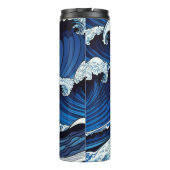 Abstraktes Blue Ocean Waves Artwork im japanischen Thermosbecher (Rückseite)