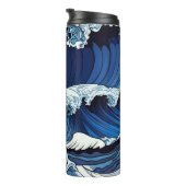 Abstraktes Blue Ocean Waves Artwork im japanischen Thermosbecher (Nach rechts gedreht)
