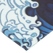 Abstraktes Blue Ocean Waves Artwork im japanischen Tischdecke (Schrägansicht)
