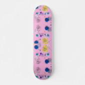 Abstraktes Blumenmuster in Rosa Chic Skateboard (Vorne)