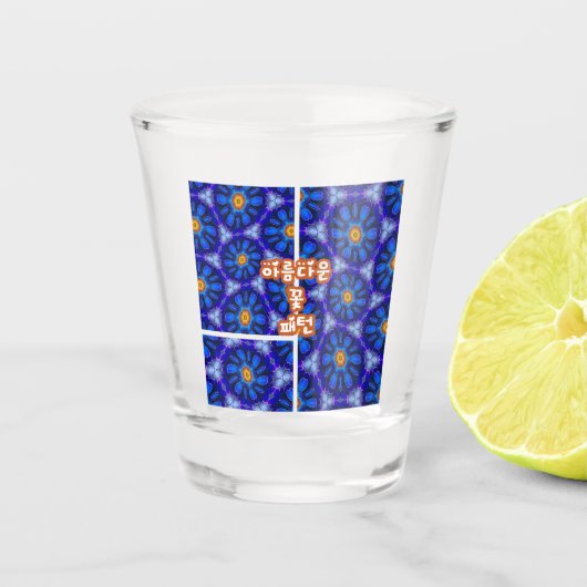 Abstraktes Blumenmuster Schnapsglas (Vorderseite)
