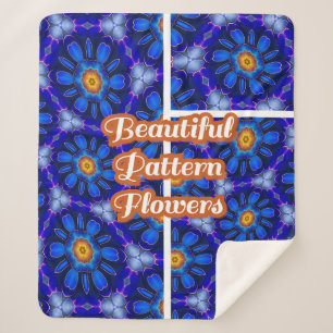 Abstraktes Blumenmuster Sherpadecke