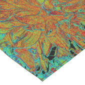 Abstraktes Burnt Orange und grünes Dahlia Bloom Großer Tischläufer (Ecke)