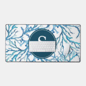 Abstraktes Coastal Monogram Anpassbar Blau Schreibtischunterlage (Tastatur & Maus)