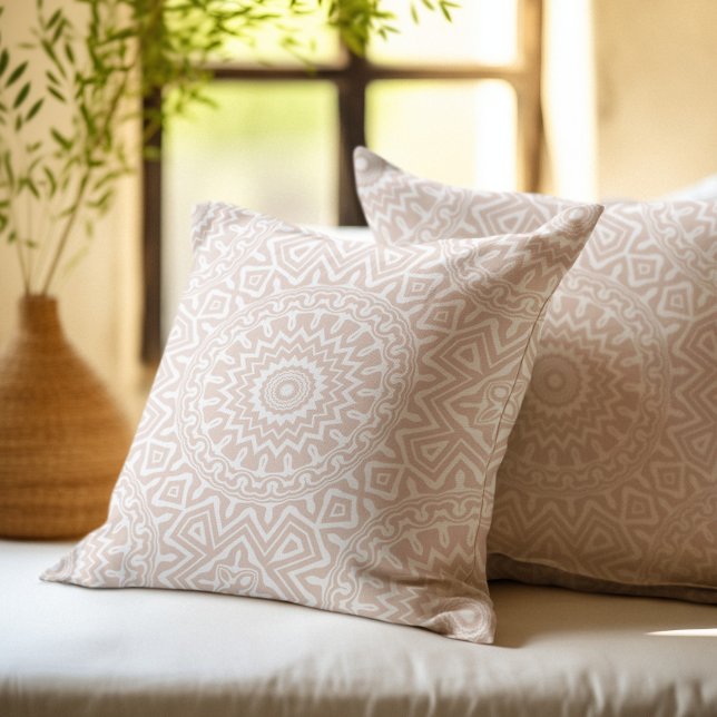 Abstraktes Creme-Mandala-Muster Kissen (Von Creator hochgeladen)