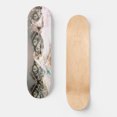 Abstraktes Crocodile Eyes Skateboard (Vorderseite)